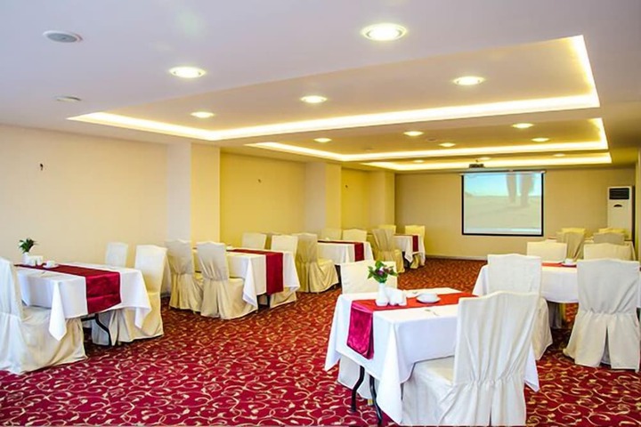 Ballroom/Hall 43 of 59