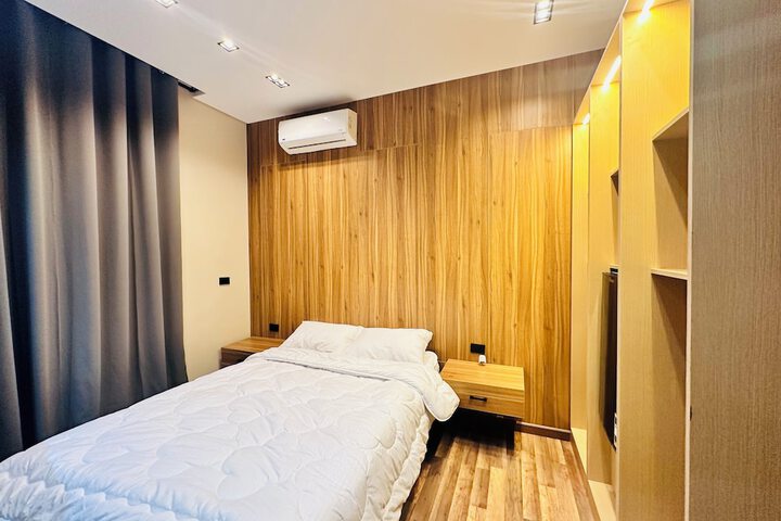 Room 25 of 147