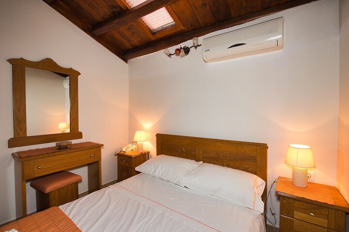 Room 37 of 49