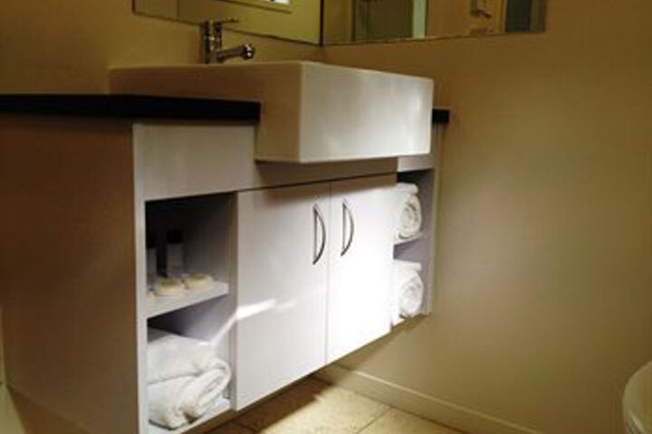 Room 2 of 33