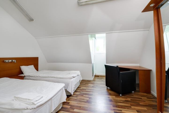 Room 5 of 33