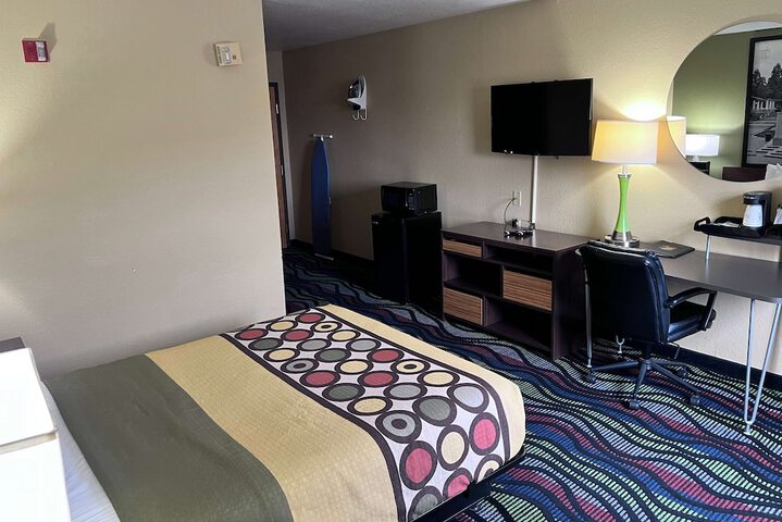 1 Queen Bed (16 of 22)