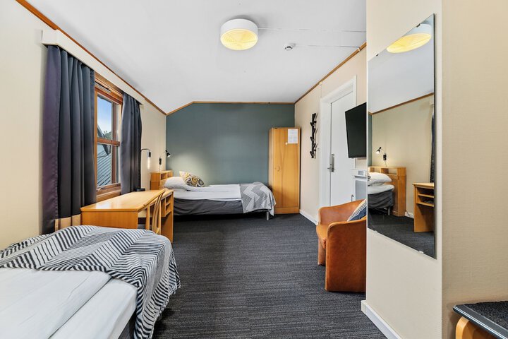 Room 26 of 63
