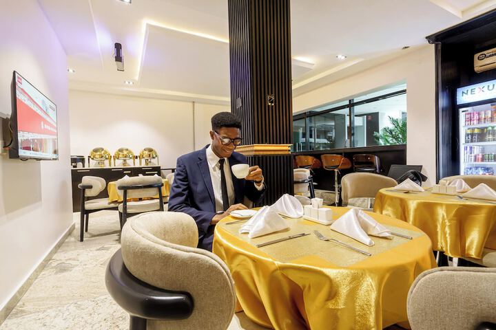 Dining 76 of 87