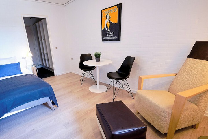 Room 9 of 28