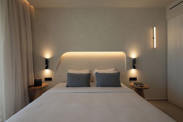 Room 8 of 121