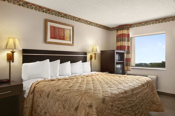 1 King Bed (11 of 15)