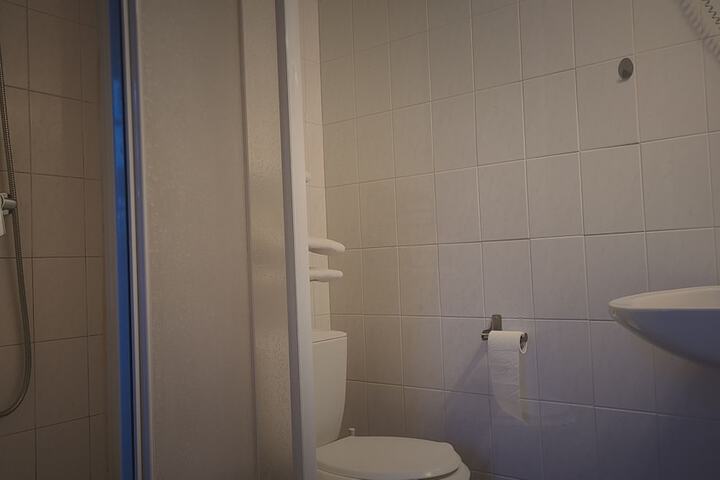 Room 22 of 38