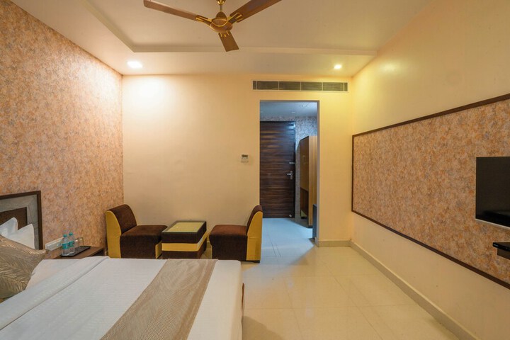 Room 16 of 40