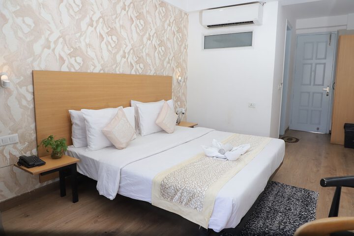 Room 2 of 7