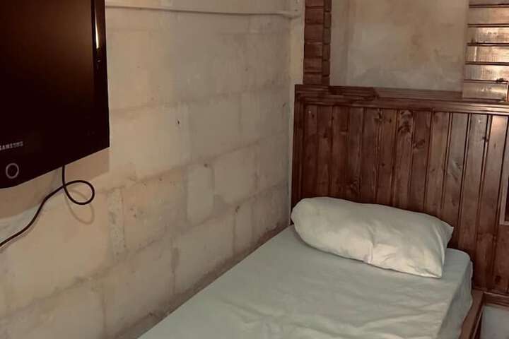 Room 10 of 20