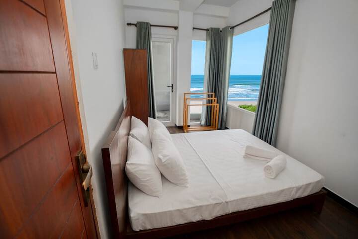 Room 3 of 52