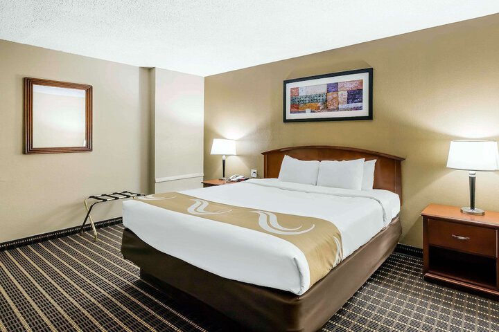 1 King Bed (3 of 13)