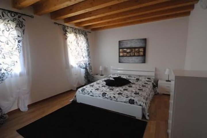 Room 2 of 30