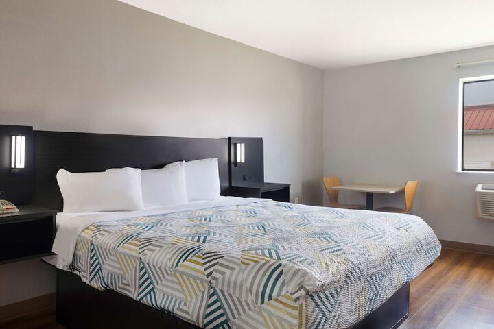 1 King Bed (6 of 10)
