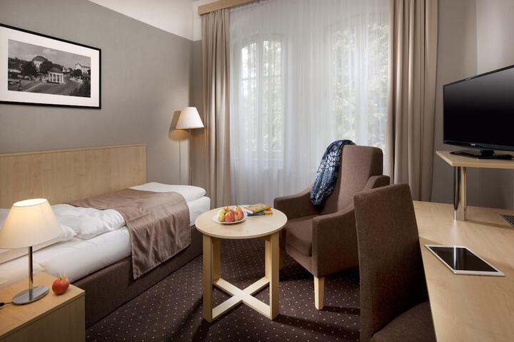 Room 9 of 48
