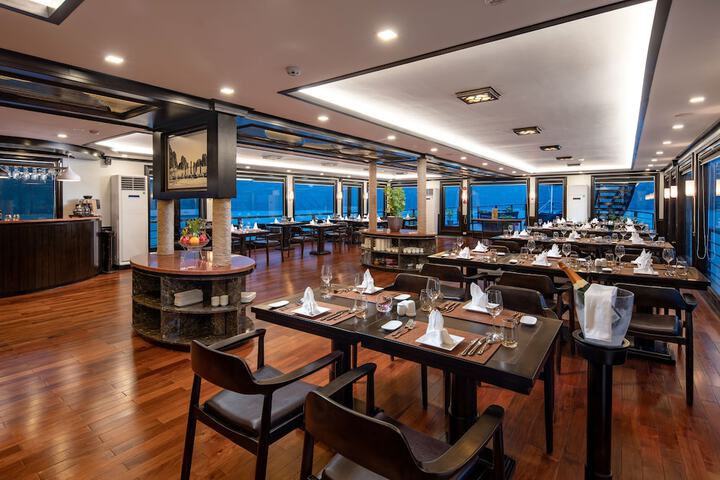 Dining 40 of 57