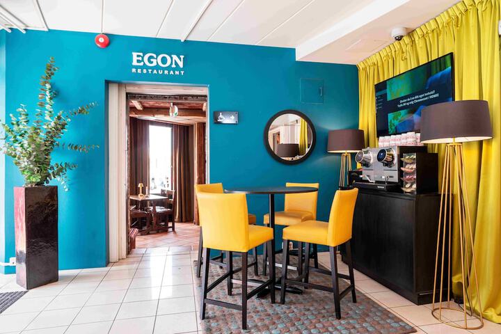 Guest Lobby