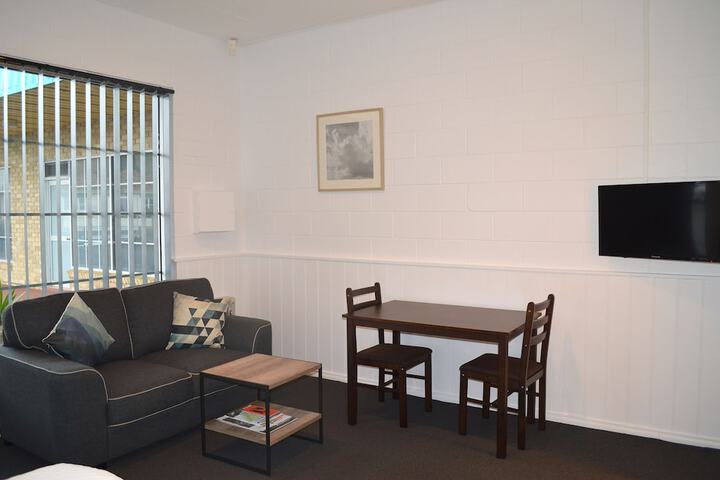 Room 11 of 16