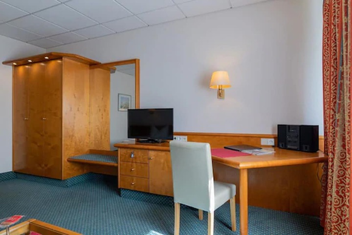 Room 36 of 93