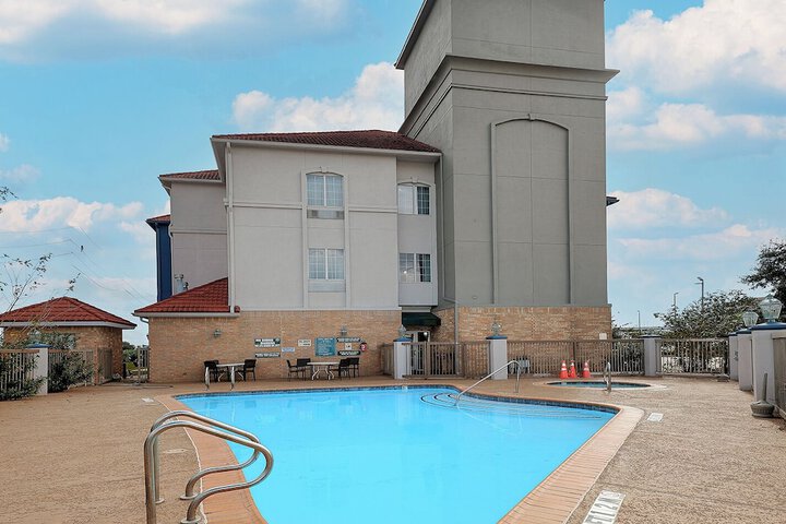 Pools & Facilities
