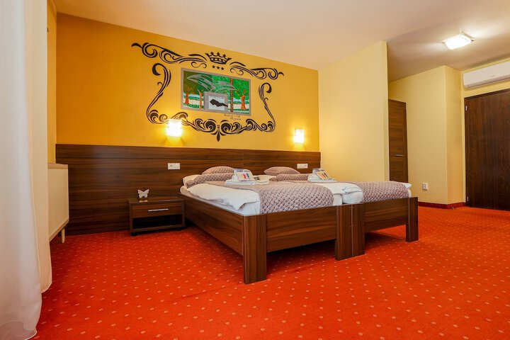 Room 12 of 31