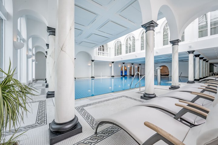 Pool 44 of 100