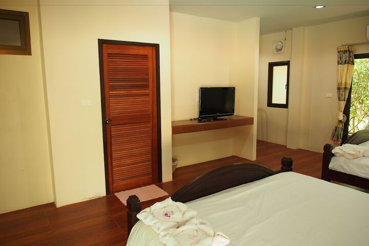 Room 12 of 32