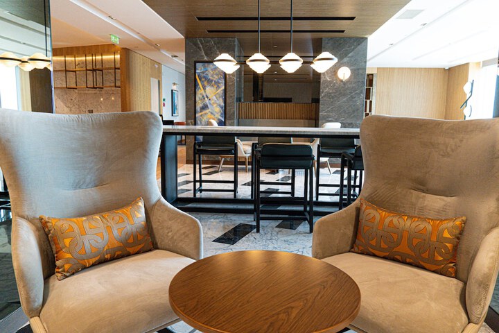 Lounge 90 of 100