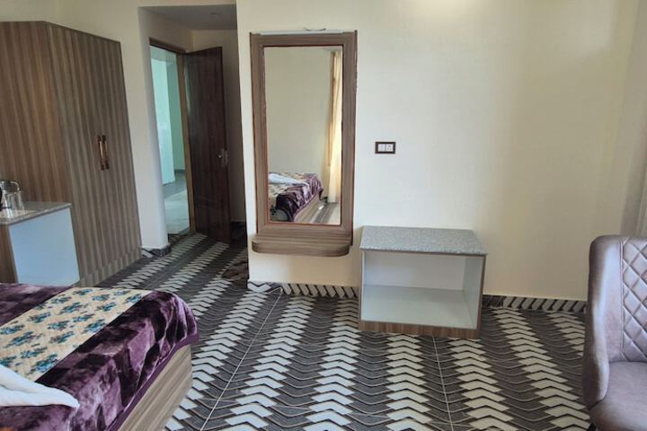 Room 5 of 19