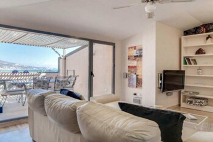 Room 72 of 157