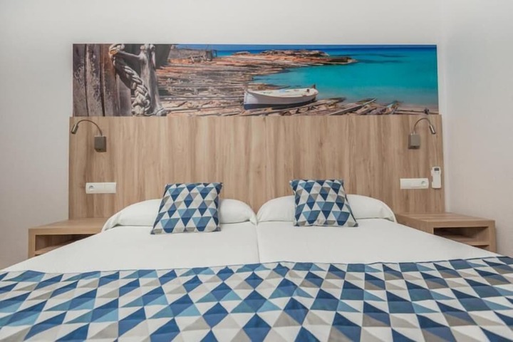 Room 2 of 20