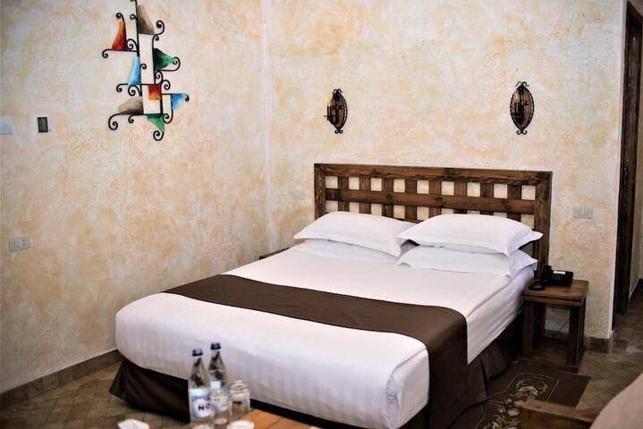 Room 3 of 6