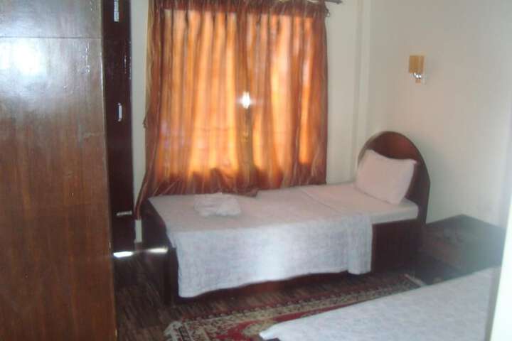 Room 9 of 37