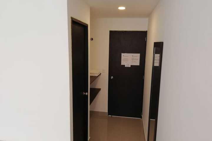 Room 8 of 70