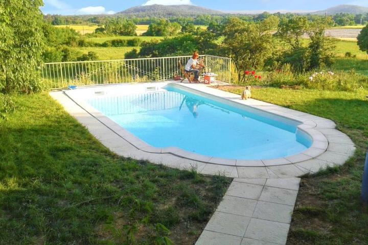 Maison charmante avec piscine privée à Orthoux-Sérignac-Quilhan