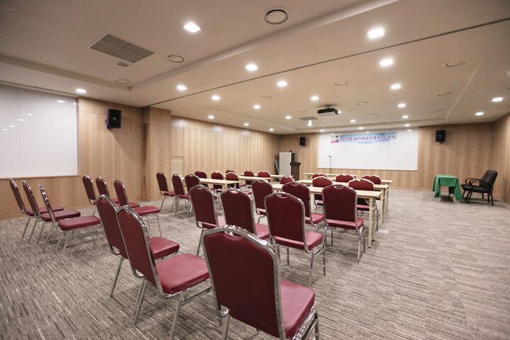 Ballroom/Hall 104 of 119