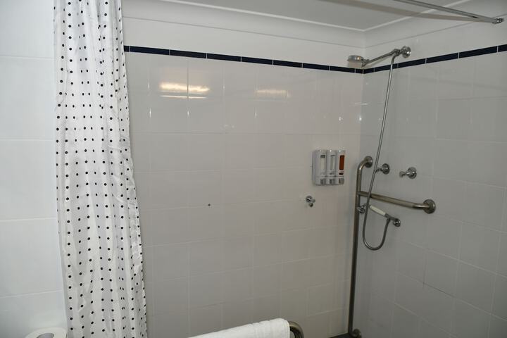 Room 34 of 60