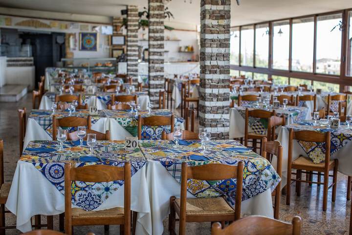 Dining 74 of 101