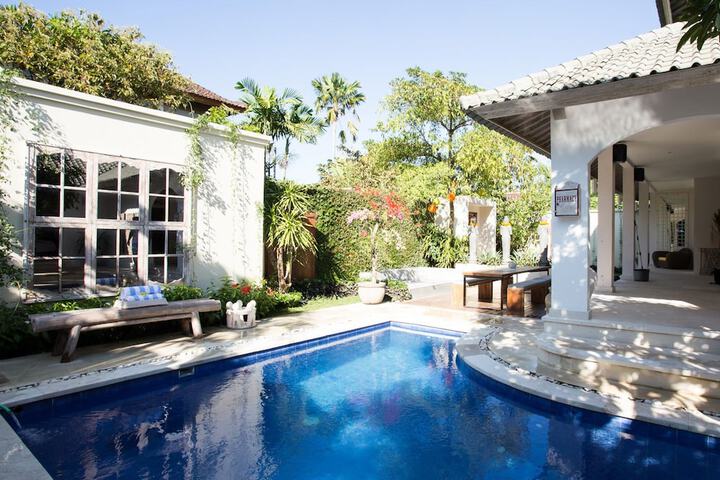Hotel with Pool