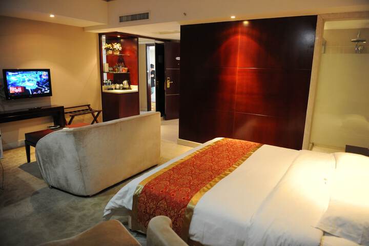 Room 6 of 23