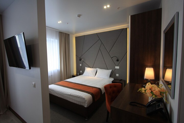 Room 10 of 82