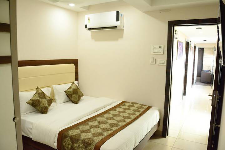 Room 10 of 24