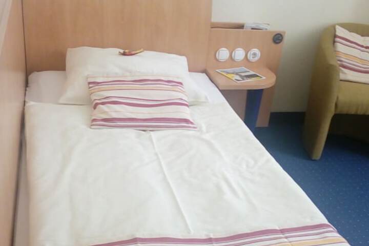 Room 7 of 24