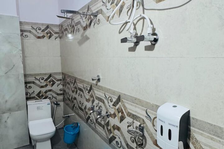 Room 9 of 16
