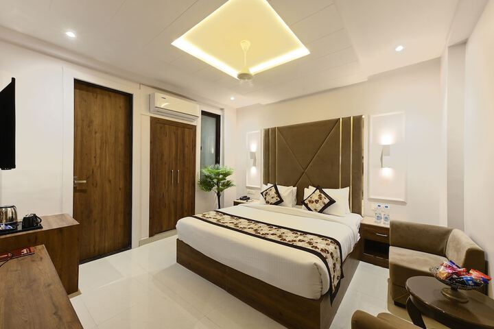 Room 3 of 25