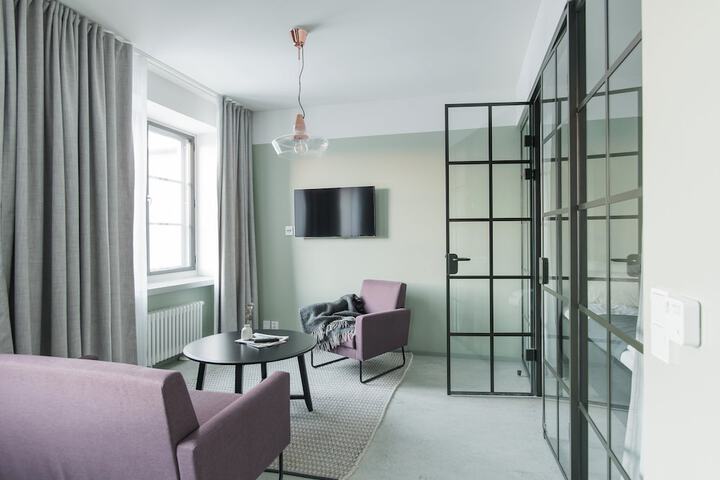 Room 25 of 77