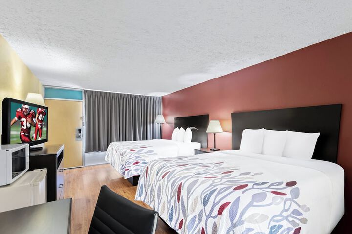 Superior 2 Queen Beds (5 of 7)