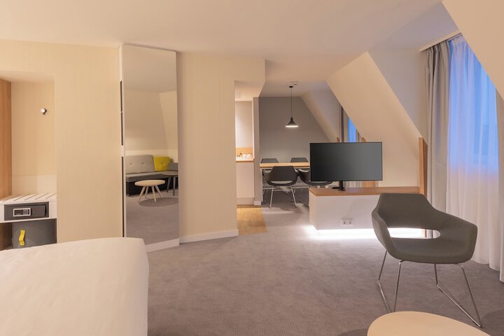 Room 32 of 88