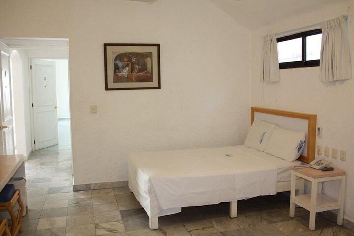Room 6 of 42
